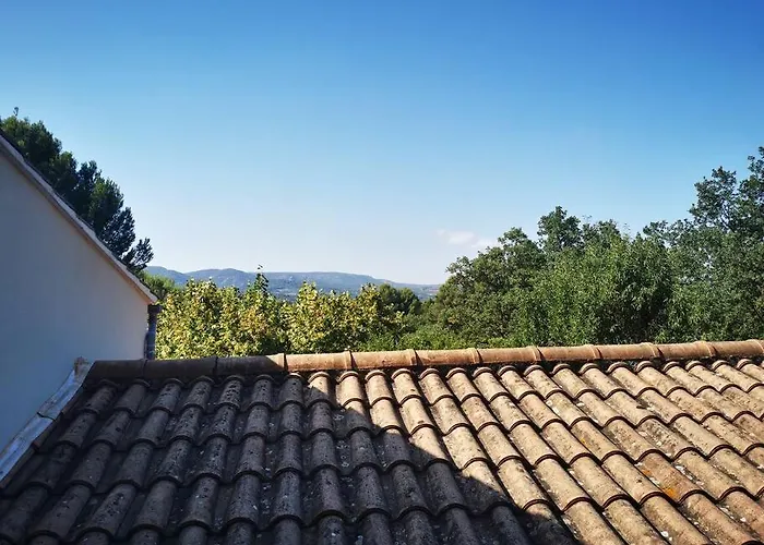 Entre Ventoux Et Luberon, Appartement Dans Maison.