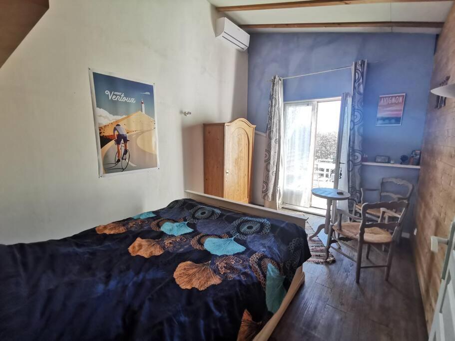 Appartement Entre Ventoux Et Luberon, Dans Maison.