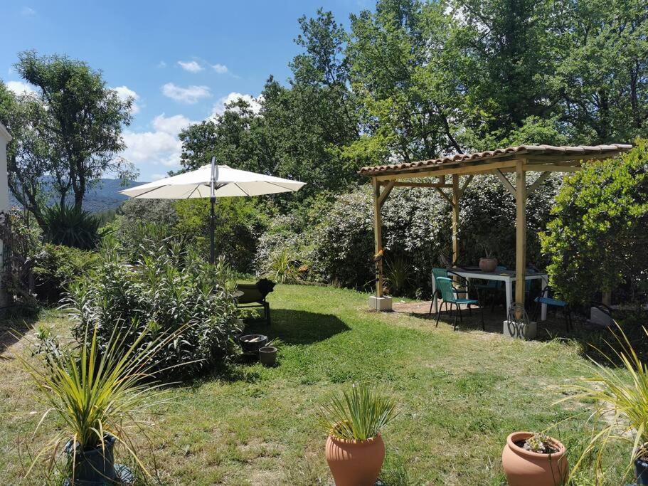 Entre Ventoux Et Luberon, Dans Maison. Appartement