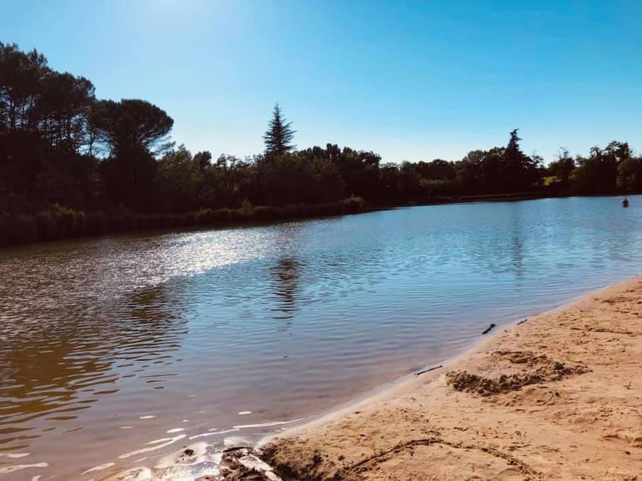 Entre Ventoux Et Luberon, Dans Maison. Appartement