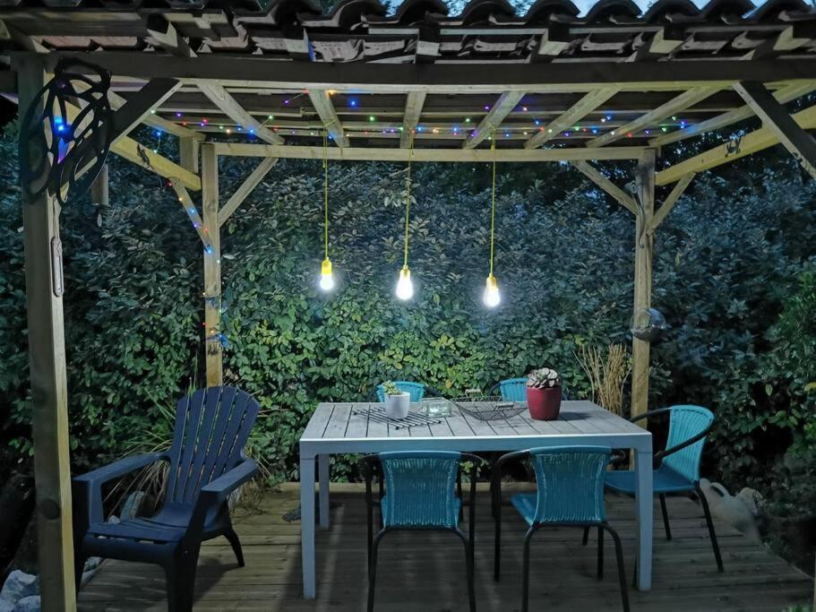 Appartement Entre Ventoux Et Luberon, Dans Maison. Malemort-du-Comtat