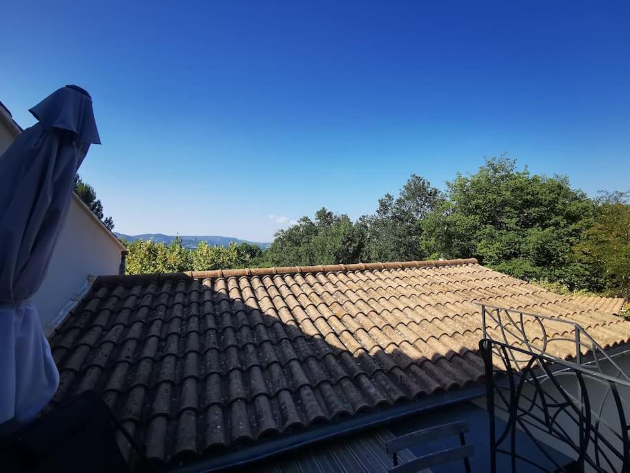 Entre Ventoux Et Luberon, Dans Maison. Appartement