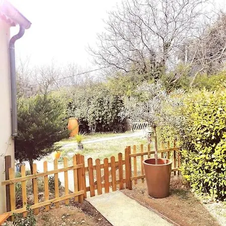 Entre Ventoux Et Luberon, Appartement Dans Maison. Malemort-du-Comtat Exterior photo