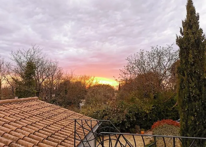 Entre Ventoux Et Luberon, Appartement Dans Maison.