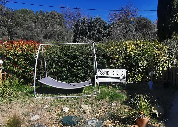 Entre Ventoux Et Luberon, Appartement Dans Maison.