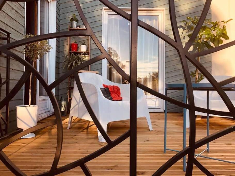 Apartment Entre Ventoux Et Luberon, Dans Maison. *