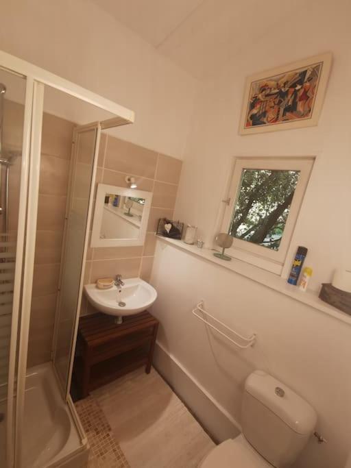 Apartment Entre Ventoux Et Luberon, Dans Maison. Malemort-du-Comtat