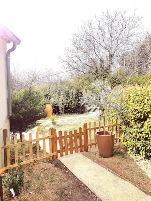 Entre Ventoux Et Luberon, Dans Maison. Apartment *