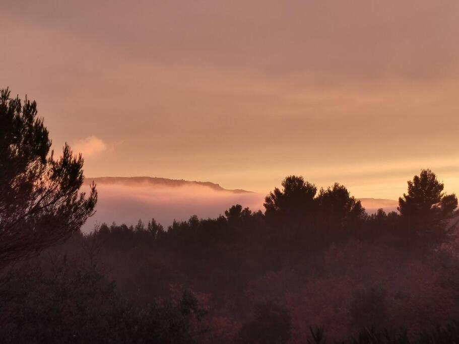 Entre Ventoux Et Luberon, Dans Maison. *